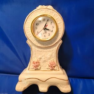 Beautiful vintage Porcelain hand painted porcelain, 10k, gold trim clock.in box